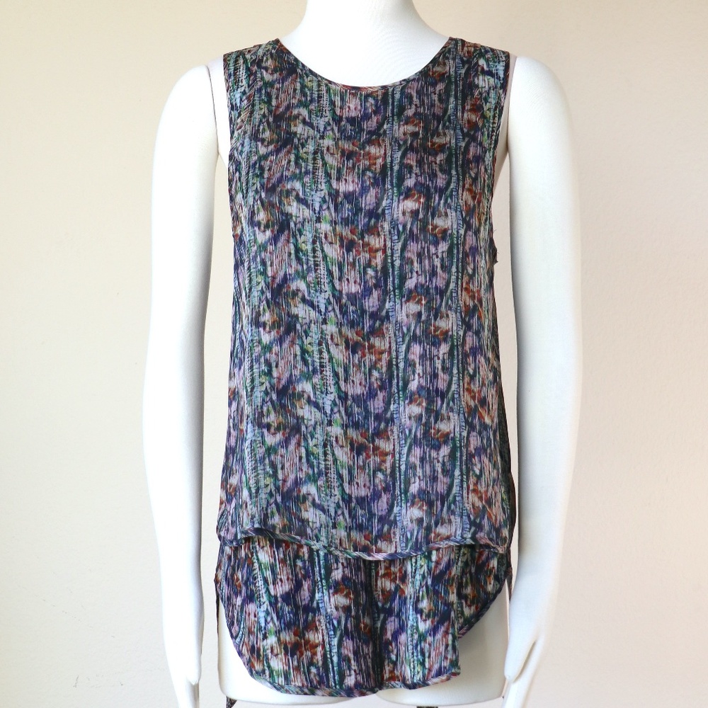 Sleeveless tunic length top in colorful print